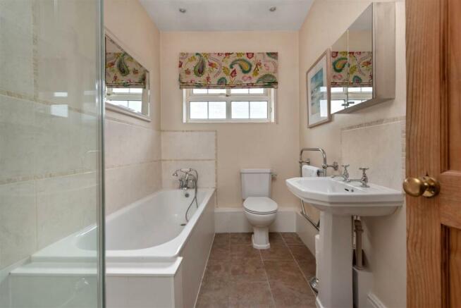 BATH/SHOWER ROOM