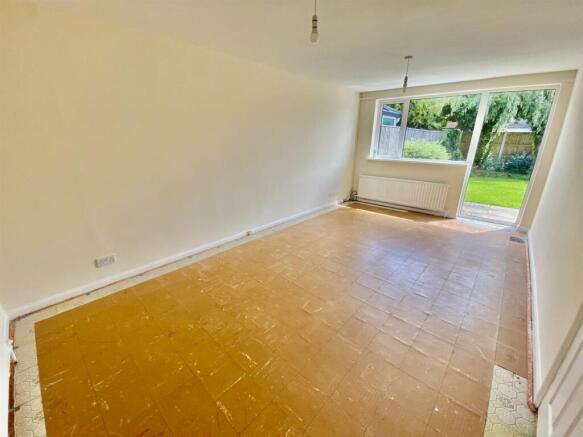 LIVING/DINING ROOM