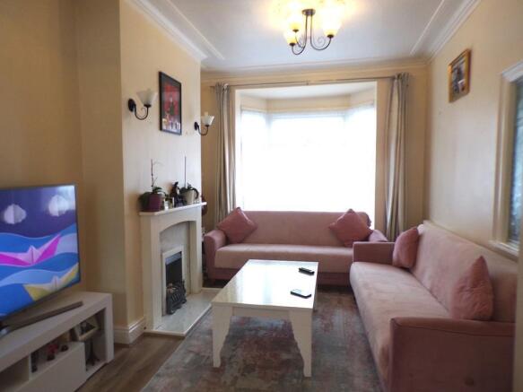 2 bed Terraced to rent Image 4