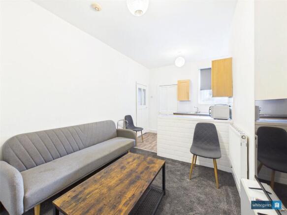 2 bed Apartment for sale Image 5