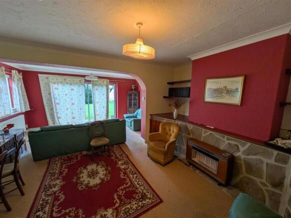 Living dining room 1.jpg