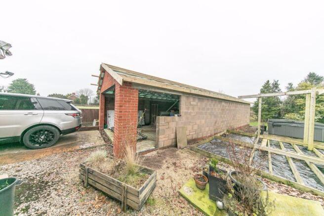 Garage/Workshpp 