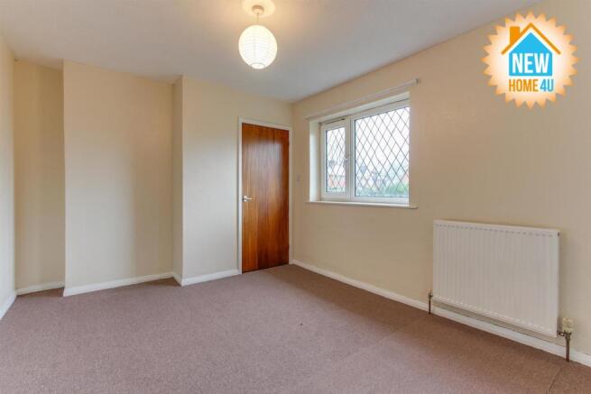 MAIN BEDROOM: