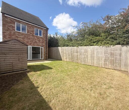 3 bed Detached to rent Image 10