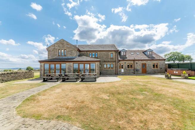 8 bed Detached for sale Image 8