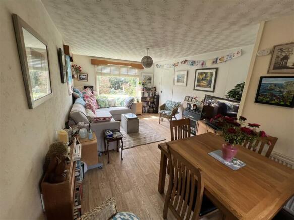 Sitting/Dining Room