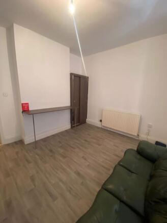 2 bed Flat to rent Image 11
