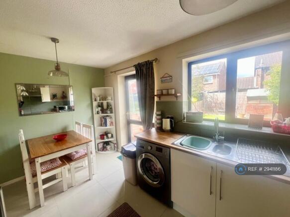 2 bed Terraced to rent Image 4