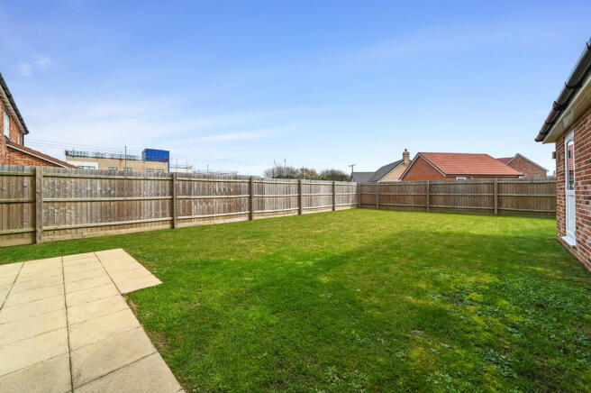 2 Chestnut Close photo 3