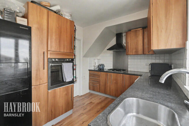 3 bed Semi-Detached for sale Image 3