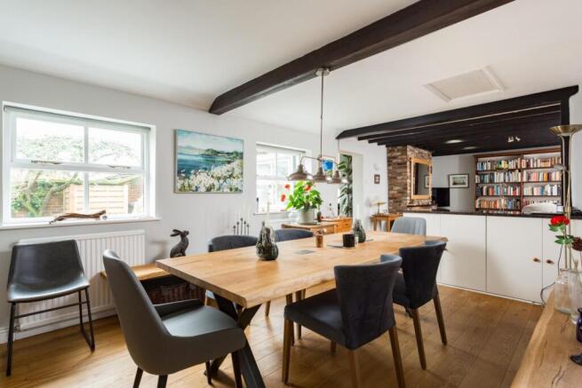 5 bed Detached for sale Image 6
