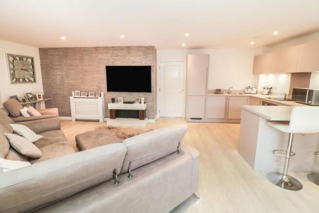 Lounge/Dining Room