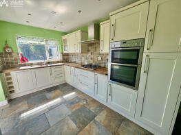 8 Y Wern, Field Street, Valley, Holyhead LL65 3EG