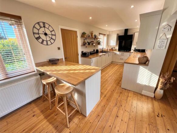 2 bed Detached Bungalow for sale Image 6