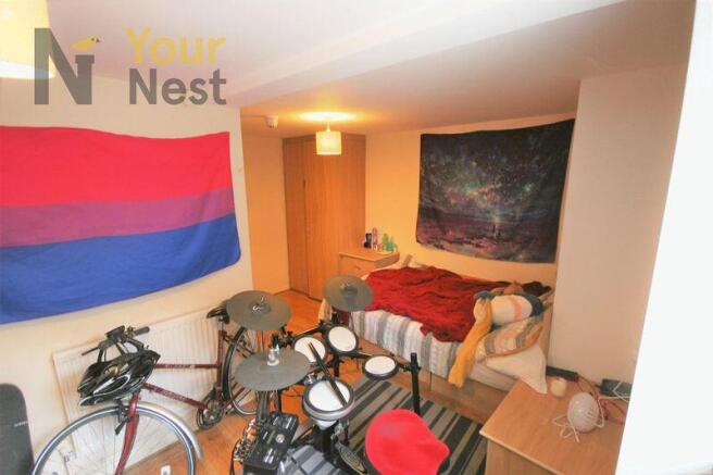 4 bed Ground Flat to rent Image 4