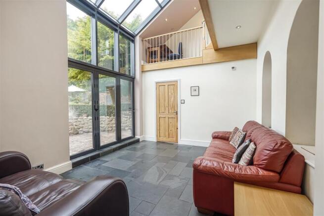 6 bed Detached for sale Image 4