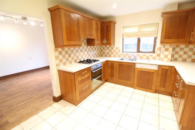 Kitchen 2.JPG