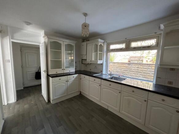 2 bed Semi-Detached to rent Image 4