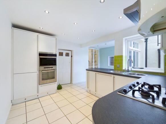 kitchen/breakf...