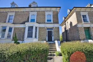 First Floor Flat, 9, Maison Dieu Road, Dover CT16 1RW