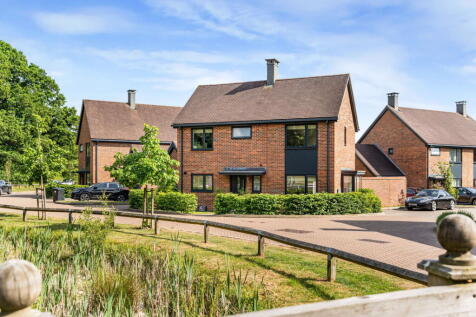 Gratton Chase, Dunsfold, GU8