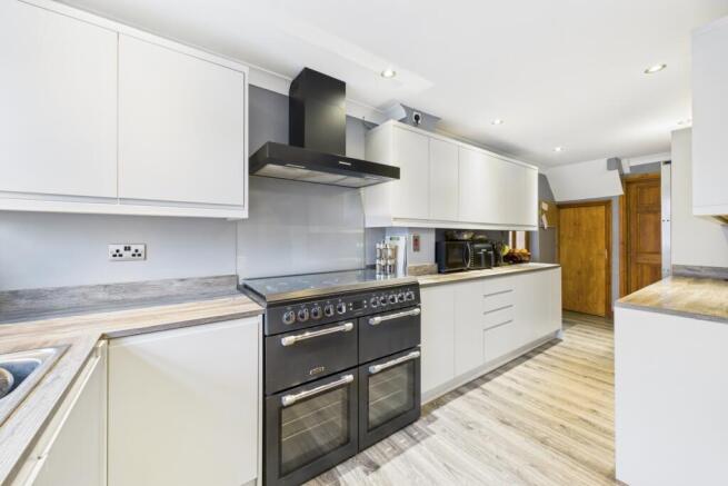 CAM03162G0-PR0393-STILL015