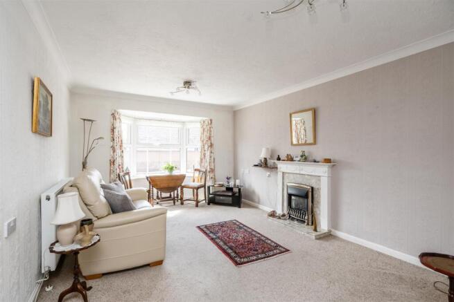 15 Brooksby Grove_1.jpg