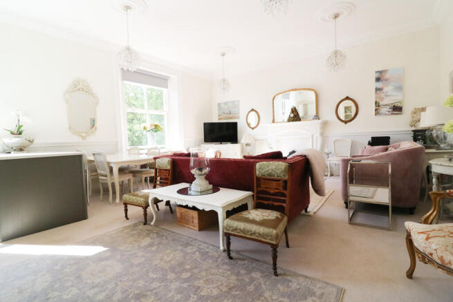 2 bed Apartment to rent Image 6