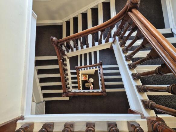 8 bed Semi-Detached for sale Image 7