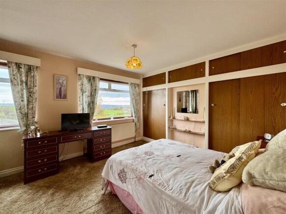 Hall Bower Lane, Hall Bower, Huddersfield, HD4 6RN photo 4