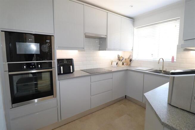 KITCHEN 1.JPG