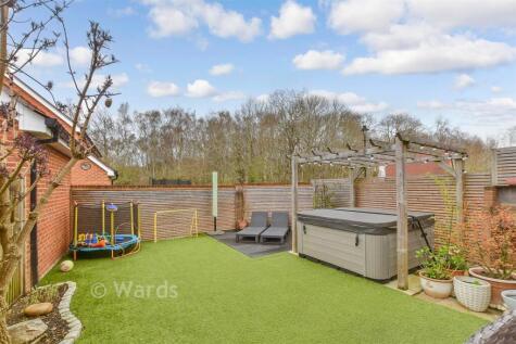 Beacon Avenue, Kings Hill, West Malling, Kent