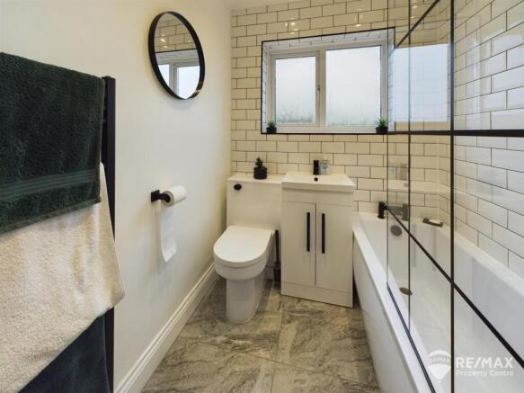 Bathroom (2).jpg