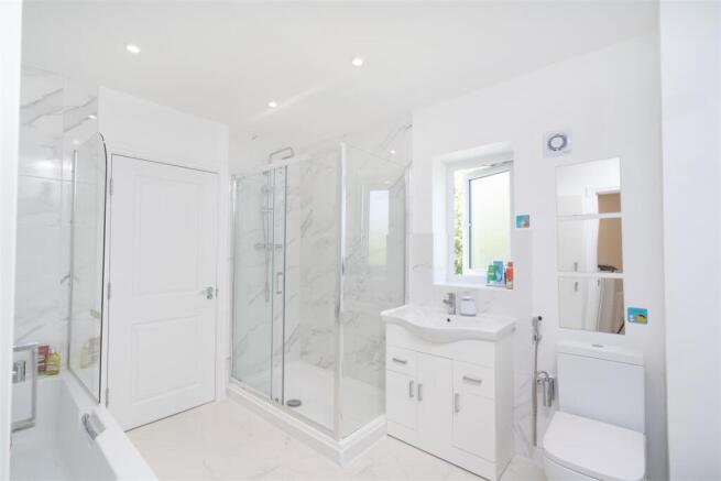 6 bed Semi-Detached for sale Image 9