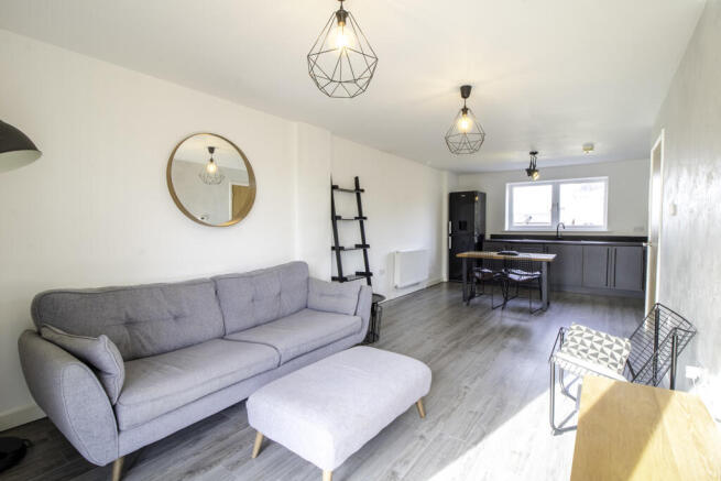 2 bed Flat to rent Image 10