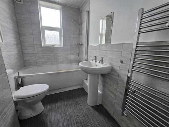 3 bed Terraced to rent Image 7