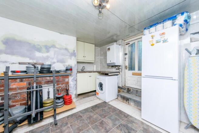 3 bed Terraced to rent Image 9