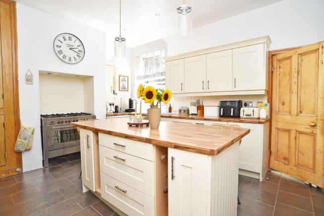 4 bed Terraced for sale Image 3