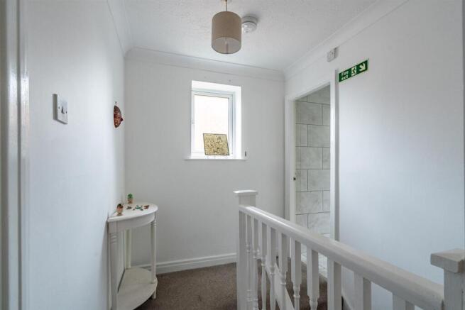 1 bed House Share to rent Image 7