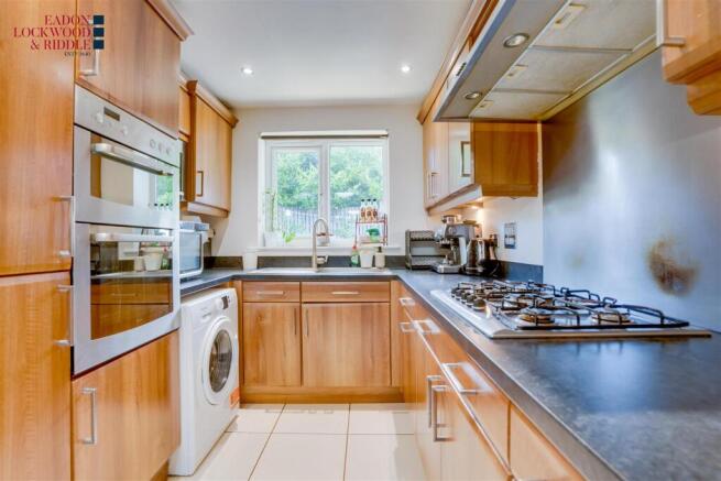 4 bed Terraced for sale Image 6