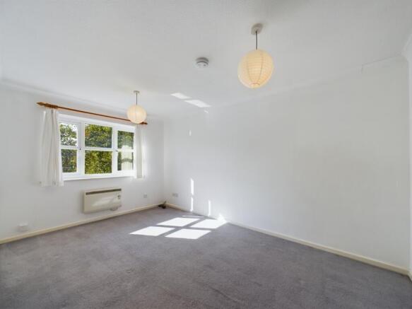 CAM02136G0-PR0097-STILL004