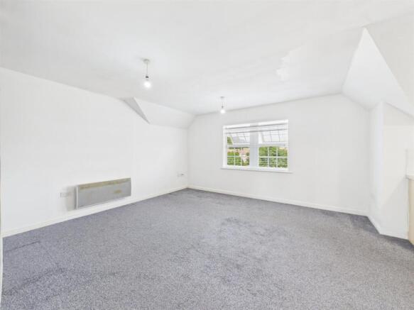 2 bed Flat for sale Image 4