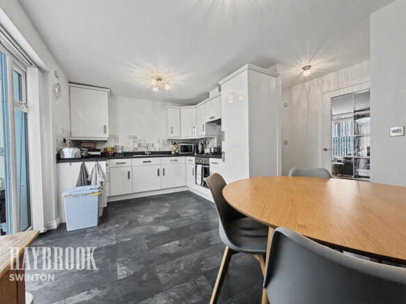 3 bed Semi-Detached for sale Image 10