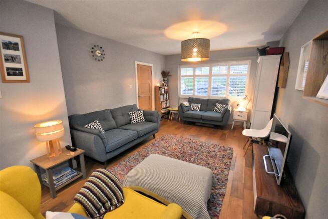 Sitting room 2.jpg