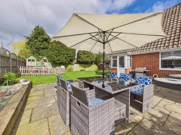 CAM02119G0-PR0560-STILL009