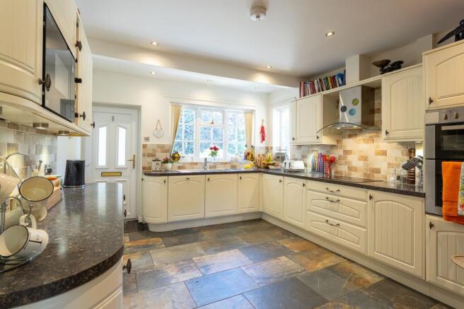 3 bed Detached for sale Image 7