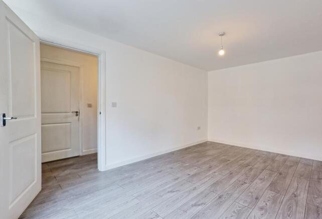 Broadhurst Place, Basildon, Essex, SS14 photo 4