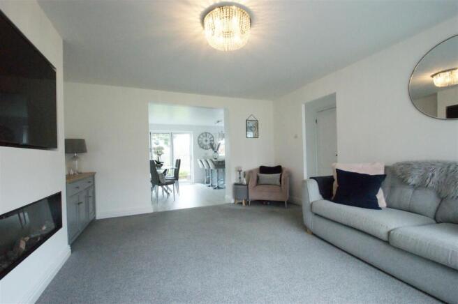 4 bed Detached for sale Image 8