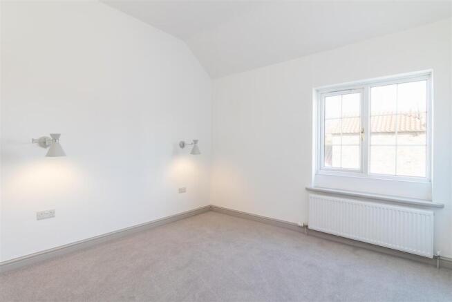 2 bed Semi-Detached for sale Image 9