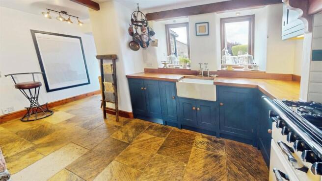 4 bed Detached for sale Image 12